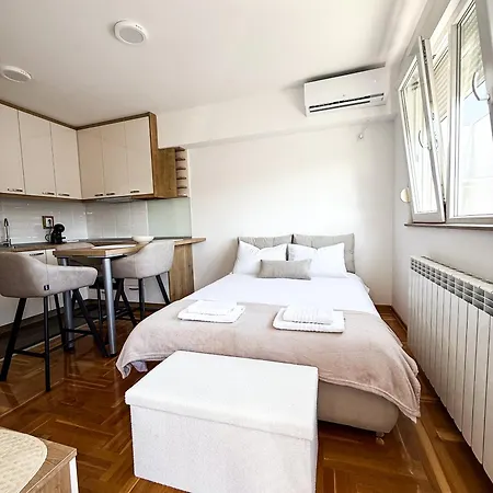 Limpio 2 Lägenhet Belgrad